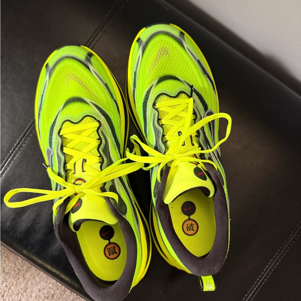 Nike Vomero Plus - Picture 2 of 4